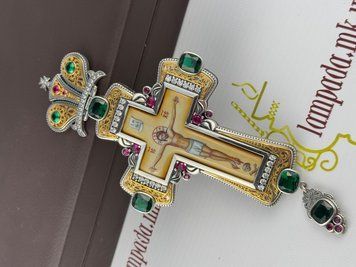 Крест изготовлен из серебра 925 пробы в позолоте, украшен драгоценными камнями цирконий. SA617 фото