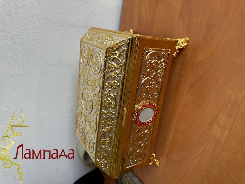 Мощевик рука в позолоте и посеребрении украшенный драгоценными камнями цирконий. 1-АНМ фото