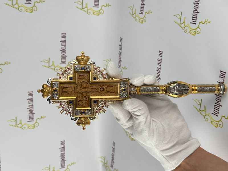 Напрестольный крест изготовлен из серебра 925 пробы, в позолоте, вставка из дерева. SA659A фото