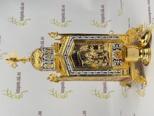 Дарохранительница изготовлена ​​из бронзы в позолоте и эмали. 10-17Е фото